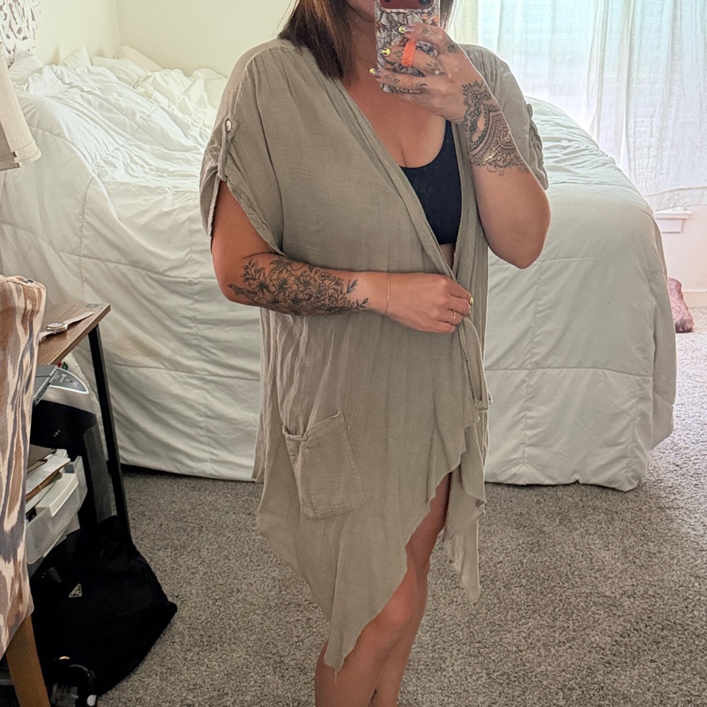 Lightweight linen taupe Women’s Coverup Kimono - Picture 2 of 5